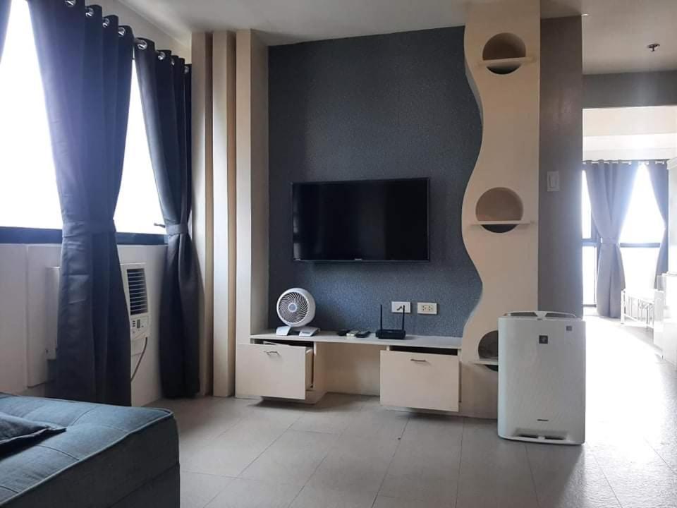 Spacious 2 Bedroom Unit With Pool Манила Екстериор снимка