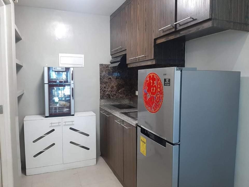 Spacious 2 Bedroom Unit With Pool Манила Екстериор снимка