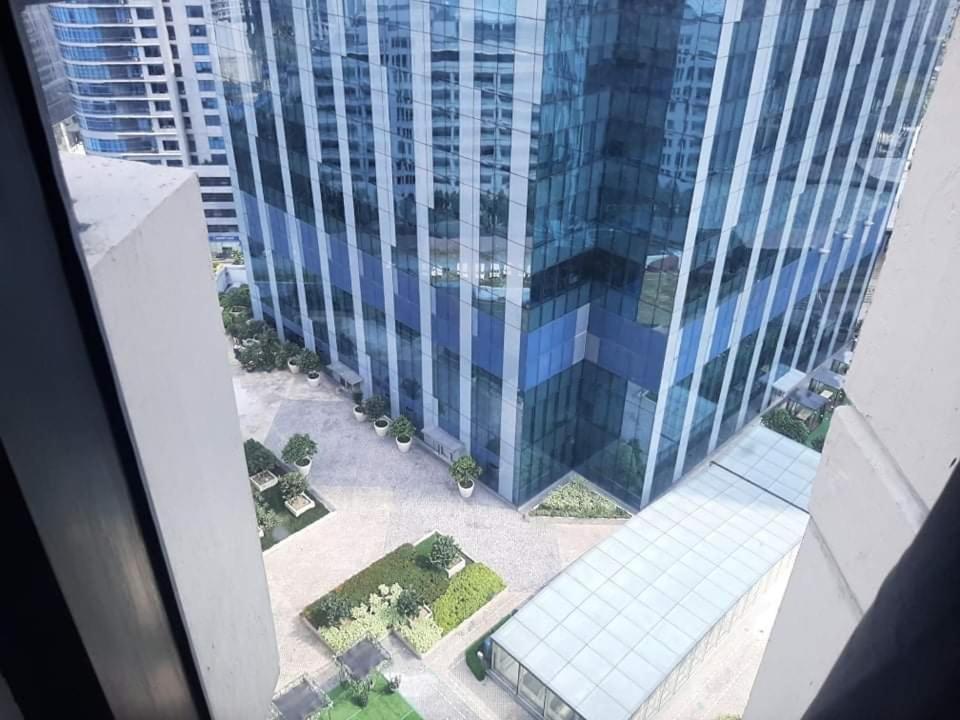Spacious 2 Bedroom Unit With Pool Манила Екстериор снимка