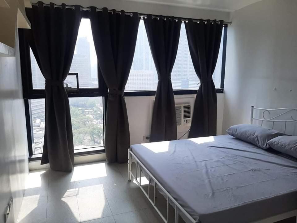 Spacious 2 Bedroom Unit With Pool Манила Екстериор снимка