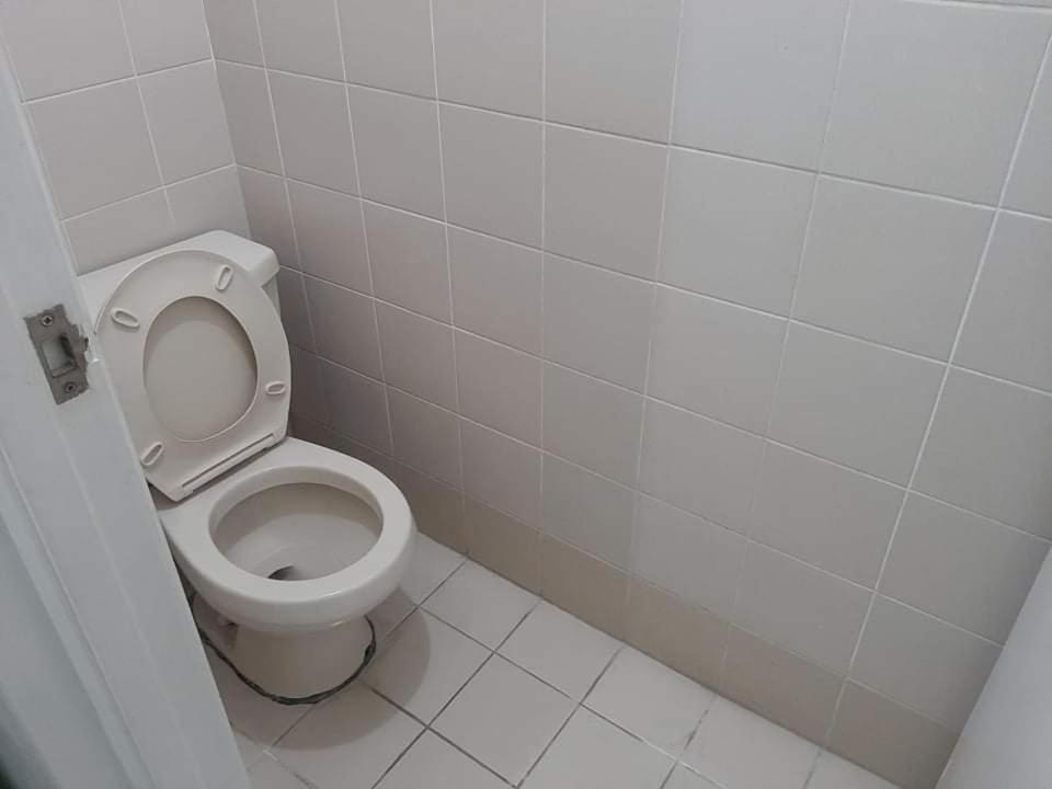Spacious 2 Bedroom Unit With Pool Манила Екстериор снимка